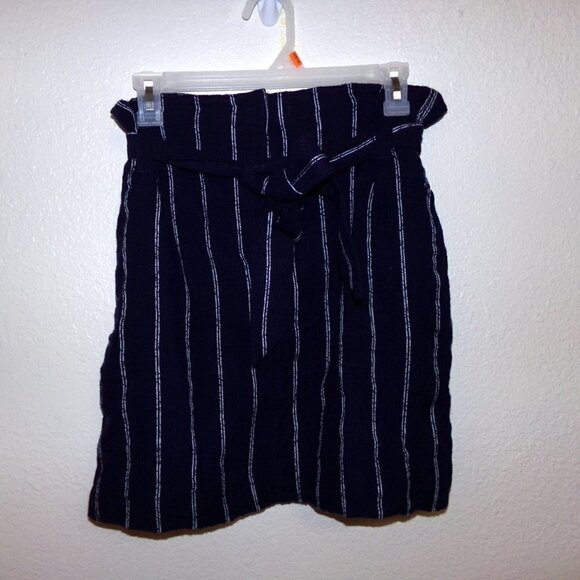 NWT H&M Navy and White striped High Waist Belted skirt - Picture 3 of 3